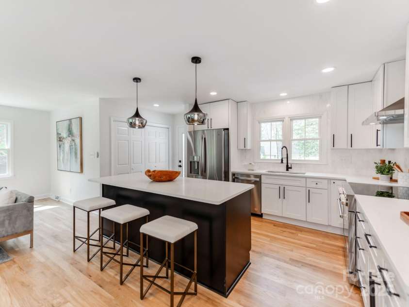 7801 Snowden Lane, Charlotte, NC 28270.  MLS# CAR4235425, YatesRealty ID 4018. 