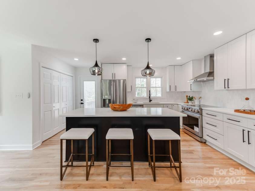 7801 Snowden Lane, Charlotte, NC 28270.  MLS# CAR4235425, YatesRealty ID 4018. 