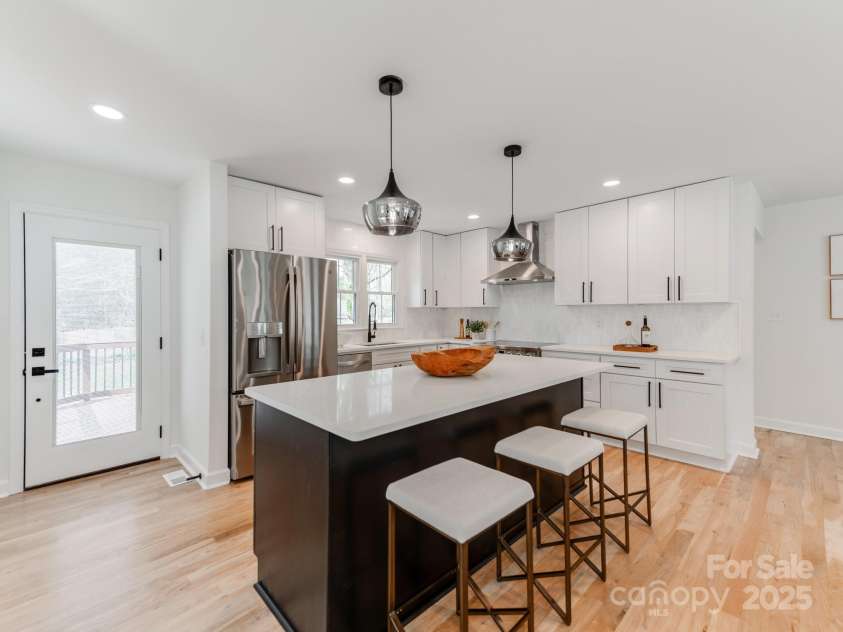 7801 Snowden Lane, Charlotte, NC 28270.  MLS# CAR4235425, YatesRealty ID 4018. 