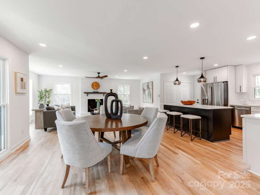 7801 Snowden Lane, Charlotte, NC 28270.  MLS# CAR4235425, YatesRealty ID 4018. 