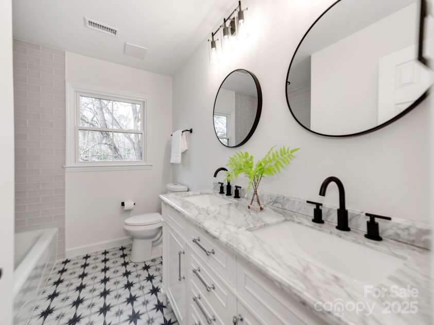 7801 Snowden Lane, Charlotte, NC 28270.  MLS# CAR4235425, YatesRealty ID 4018. 