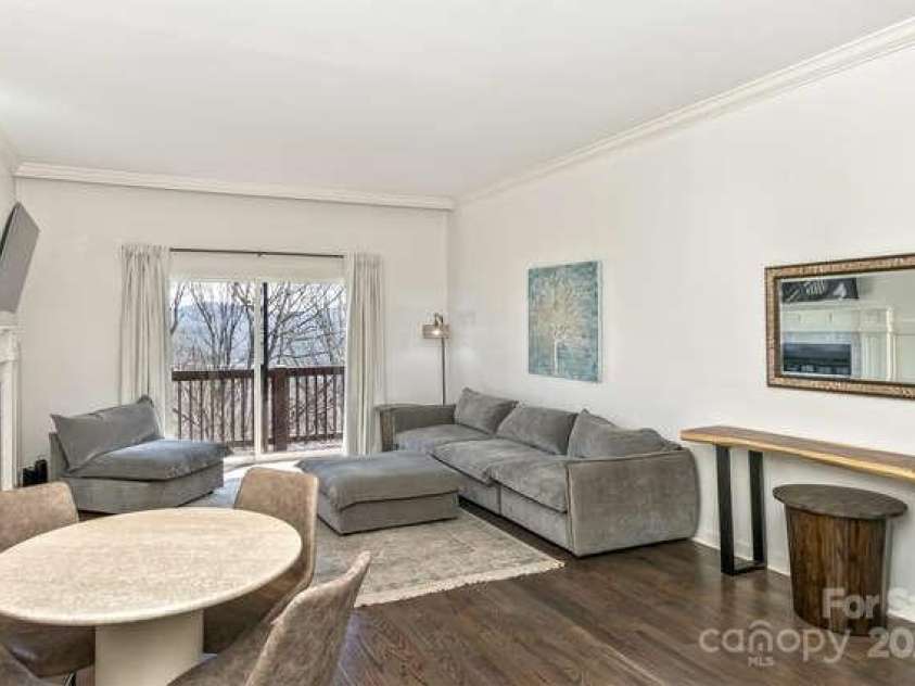 426 Windswept Drive, Asheville, NC 28801.  MLS# CAR4299787, YatesRealty ID 40185. 