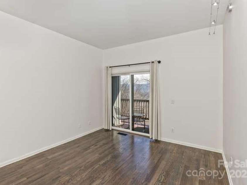 426 Windswept Drive, Asheville, NC 28801.  MLS# CAR4299787, YatesRealty ID 40185. 