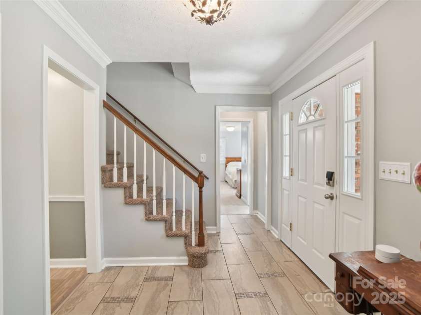 1231 Ashby Lane, Hendersonville, NC 28791.  MLS# CAR4237411, YatesRealty ID 4019. 