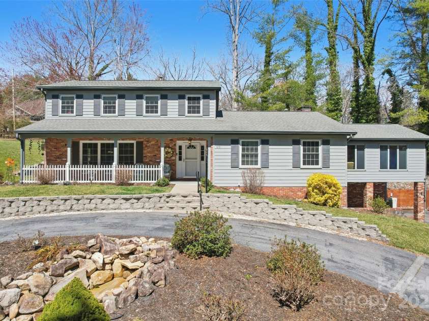 1231 Ashby Lane, Hendersonville, NC 28791.  MLS# CAR4237411, YatesRealty ID 4019. 