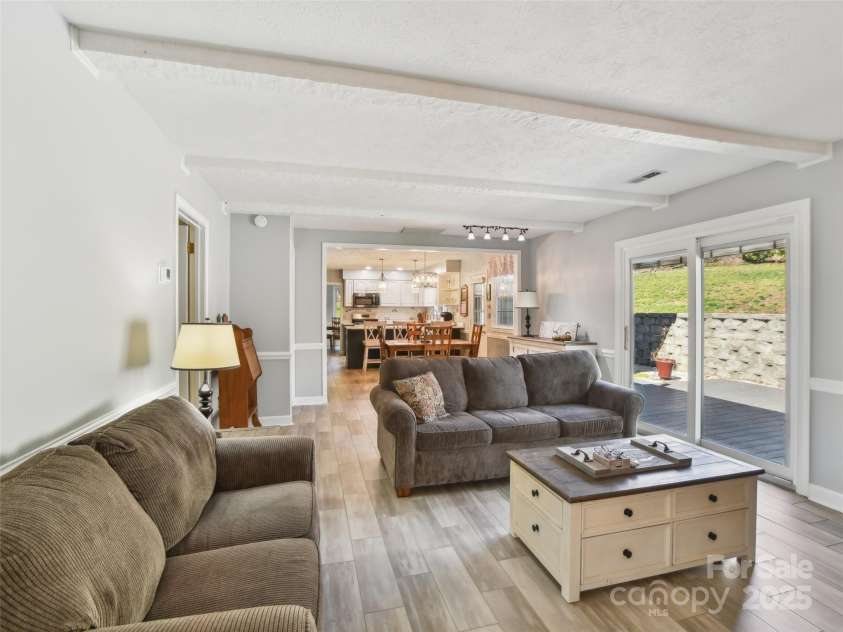 1231 Ashby Lane, Hendersonville, NC 28791.  MLS# CAR4237411, YatesRealty ID 4019. 