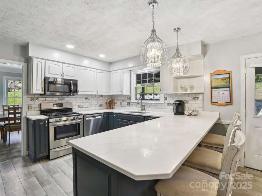 1231 Ashby Lane, Hendersonville, NC 28791.  MLS# CAR4237411, YatesRealty ID 4019. 