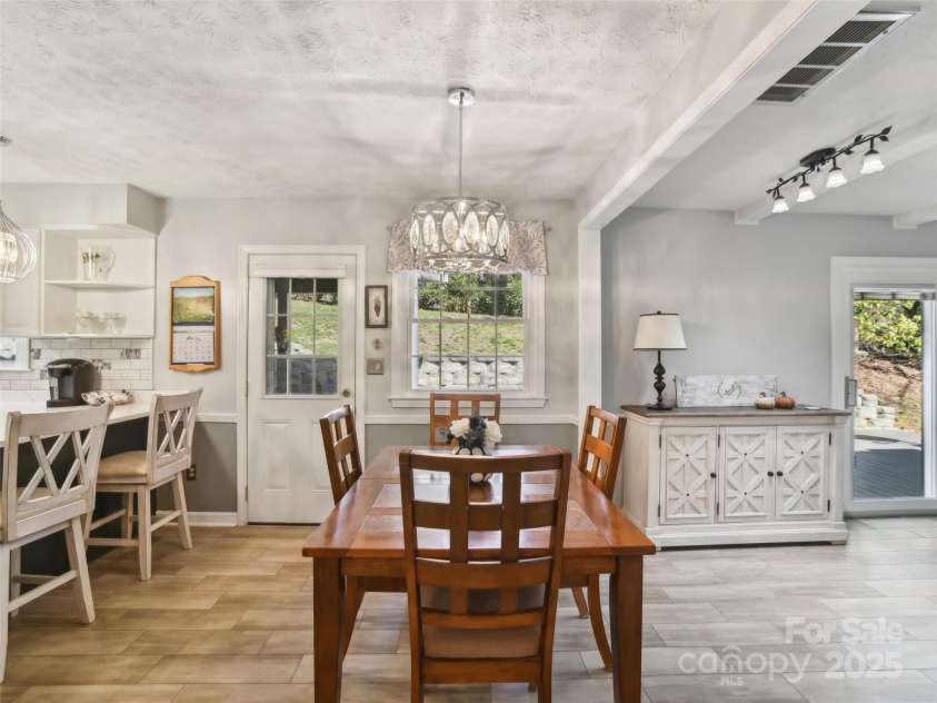 1231 Ashby Lane, Hendersonville, NC 28791.  MLS# CAR4237411, YatesRealty ID 4019. 