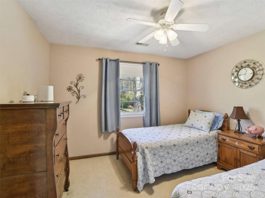 1231 Ashby Lane, Hendersonville, NC 28791.  MLS# CAR4237411, YatesRealty ID 4019. 