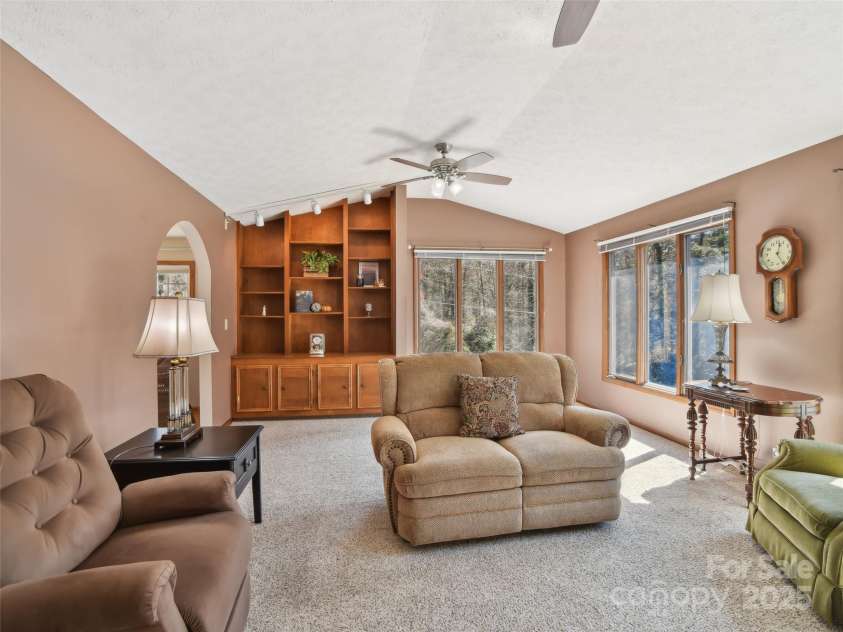 1231 Ashby Lane, Hendersonville, NC 28791.  MLS# CAR4237411, YatesRealty ID 4019. 