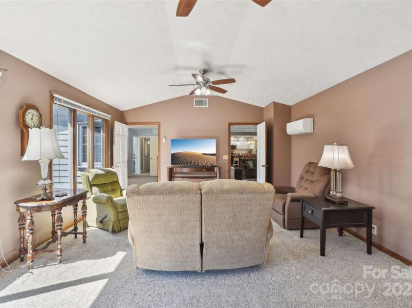 1231 Ashby Lane, Hendersonville, NC 28791.  MLS# CAR4237411, YatesRealty ID 4019. 