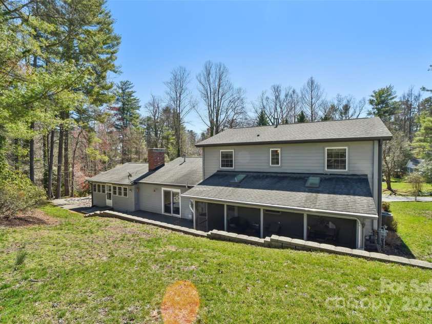 1231 Ashby Lane, Hendersonville, NC 28791.  MLS# CAR4237411, YatesRealty ID 4019. 