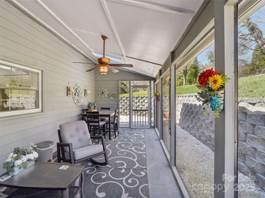 1231 Ashby Lane, Hendersonville, NC 28791.  MLS# CAR4237411, YatesRealty ID 4019. 