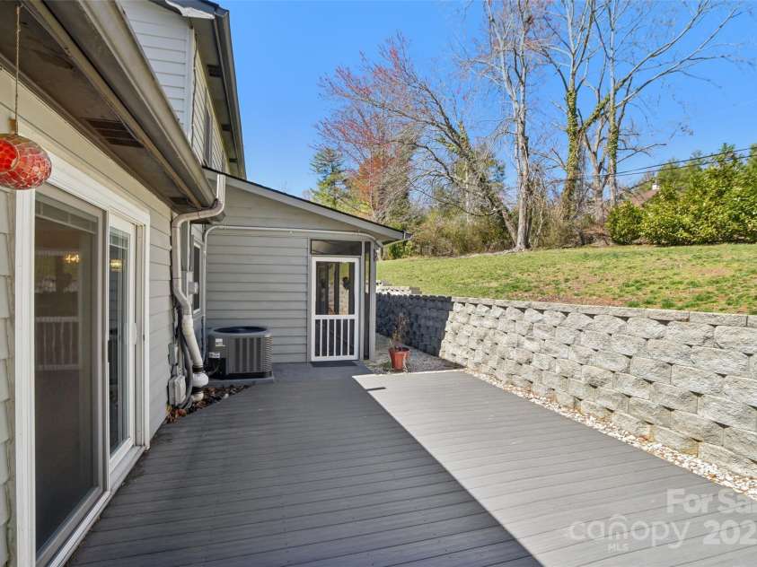 1231 Ashby Lane, Hendersonville, NC 28791.  MLS# CAR4237411, YatesRealty ID 4019. 