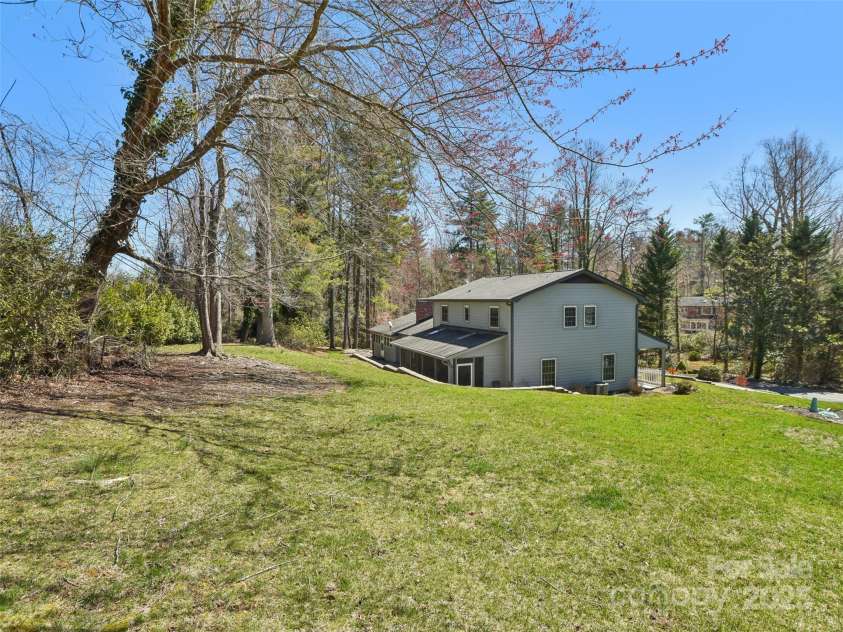 1231 Ashby Lane, Hendersonville, NC 28791.  MLS# CAR4237411, YatesRealty ID 4019. 