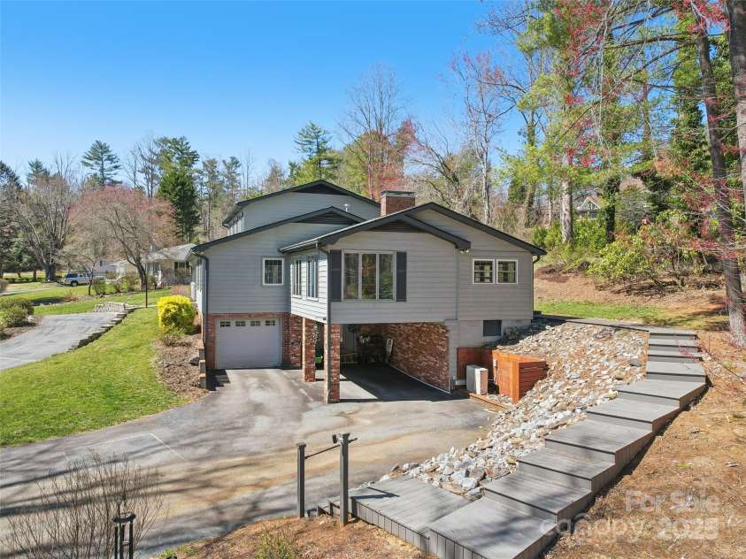 1231 Ashby Lane, Hendersonville, NC 28791.  MLS# CAR4237411, YatesRealty ID 4019. 