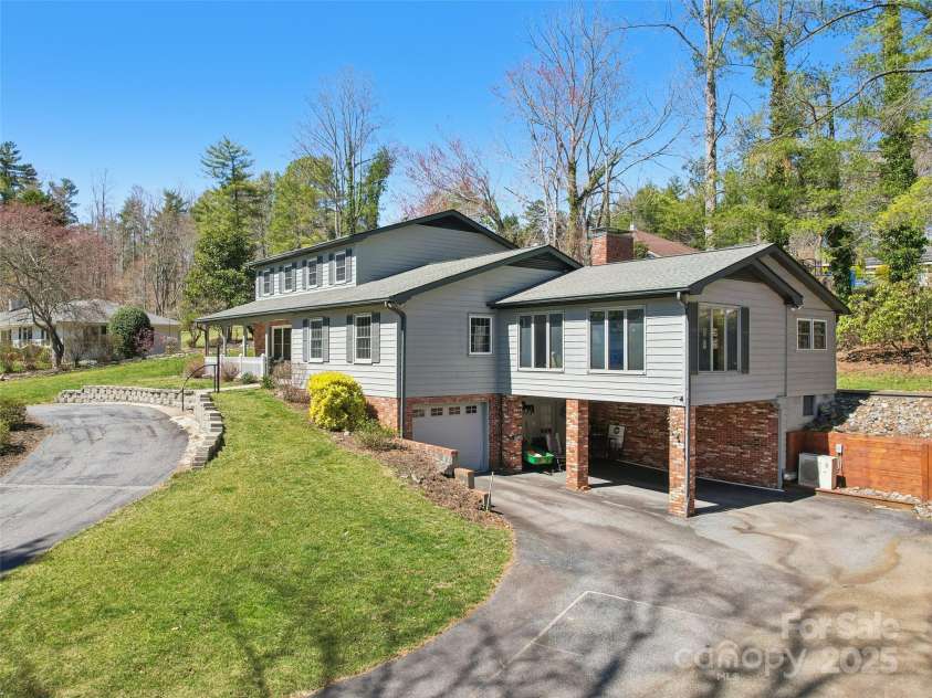 1231 Ashby Lane, Hendersonville, NC 28791.  MLS# CAR4237411, YatesRealty ID 4019. 