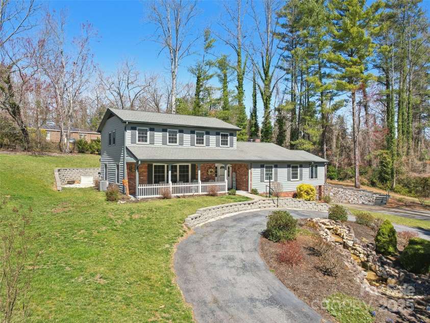 1231 Ashby Lane, Hendersonville, NC 28791.  MLS# CAR4237411, YatesRealty ID 4019. 