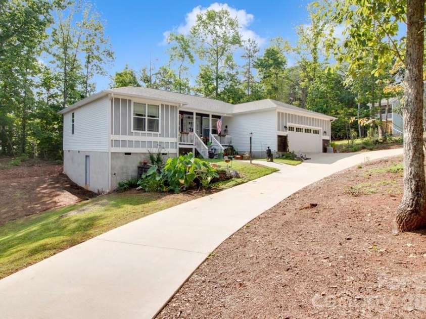 243 Dublin Lane, Columbus, NC 28722.  MLS# CAR4408765, YatesRealty ID 40195. 