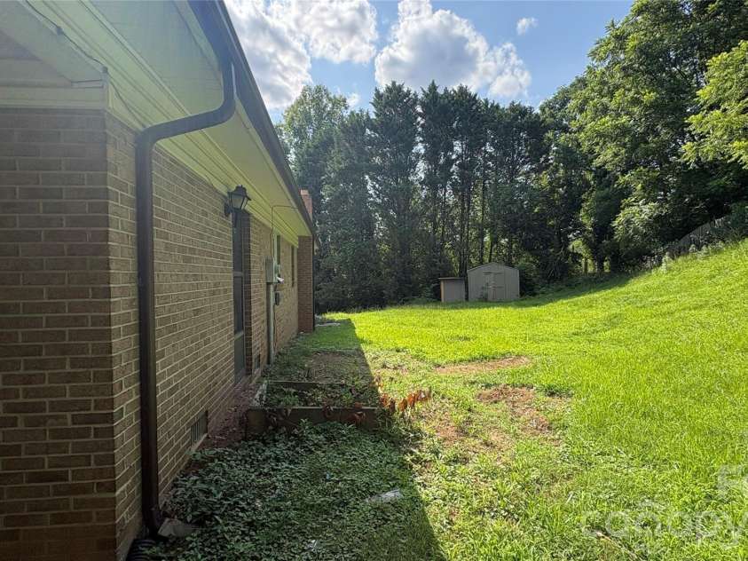 520 Cottrell Hill Road, Lenoir, NC 28645.  MLS# CAR4408848, YatesRealty ID 40197. 