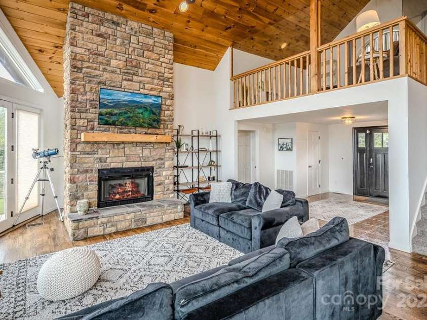 100 Misty Hollow Lane, Beech Mountain, NC 28604.  MLS# CAR4309915, YatesRealty ID 40198. 