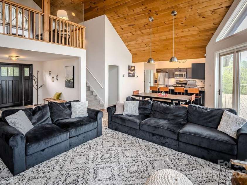 100 Misty Hollow Lane, Beech Mountain, NC 28604.  MLS# CAR4309915, YatesRealty ID 40198. 