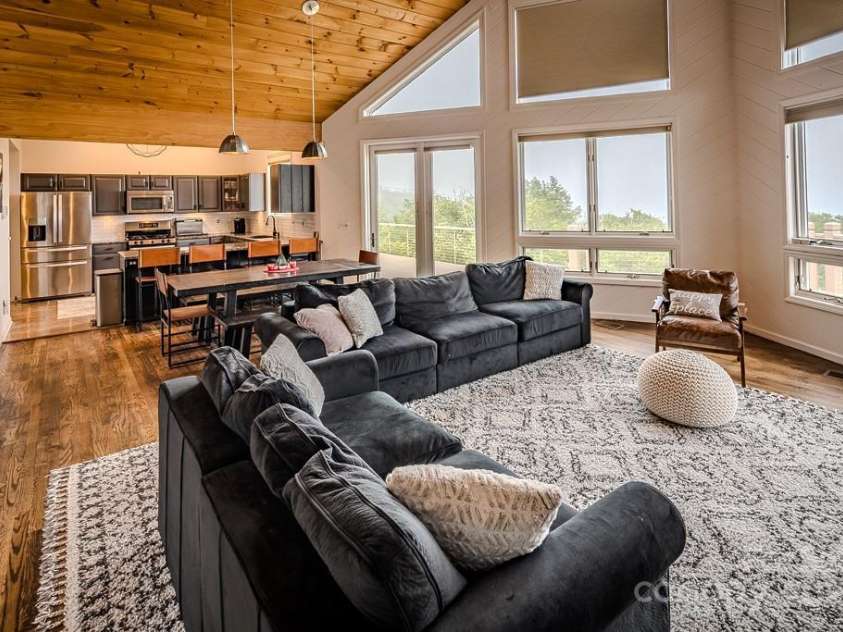 100 Misty Hollow Lane, Beech Mountain, NC 28604.  MLS# CAR4309915, YatesRealty ID 40198. 