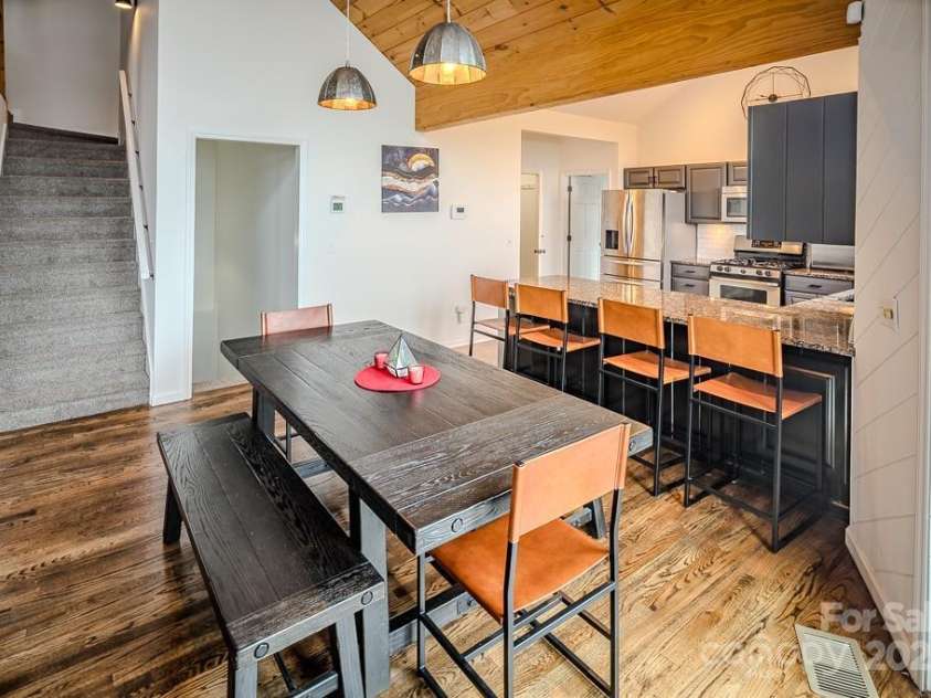 100 Misty Hollow Lane, Beech Mountain, NC 28604.  MLS# CAR4309915, YatesRealty ID 40198. 