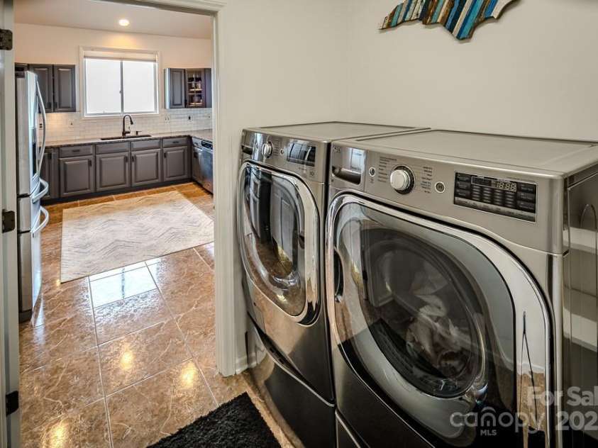 100 Misty Hollow Lane, Beech Mountain, NC 28604.  MLS# CAR4309915, YatesRealty ID 40198. 