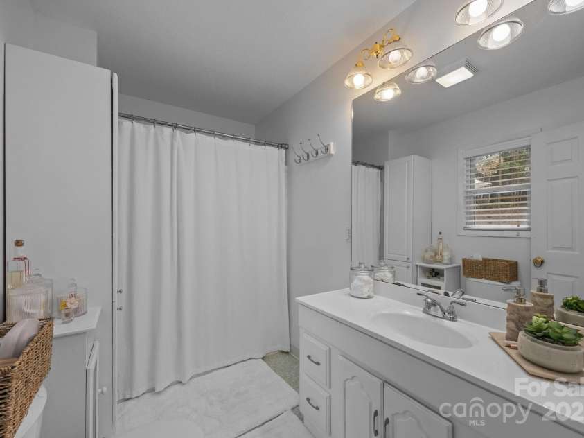 124 Lytle Cove Road, Swannanoa, NC 28778.  MLS# CAR4313522, YatesRealty ID 402. 