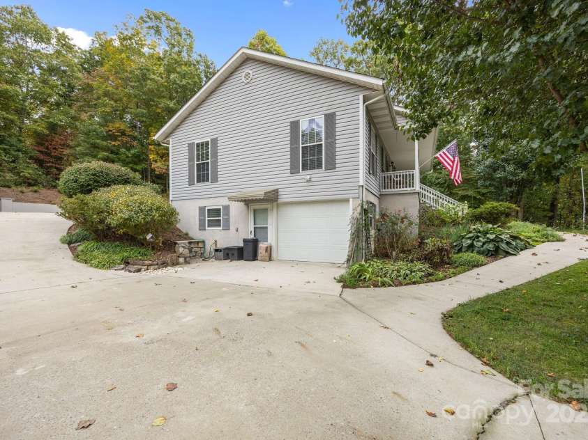 124 Lytle Cove Road, Swannanoa, NC 28778.  MLS# CAR4313522, YatesRealty ID 402. 