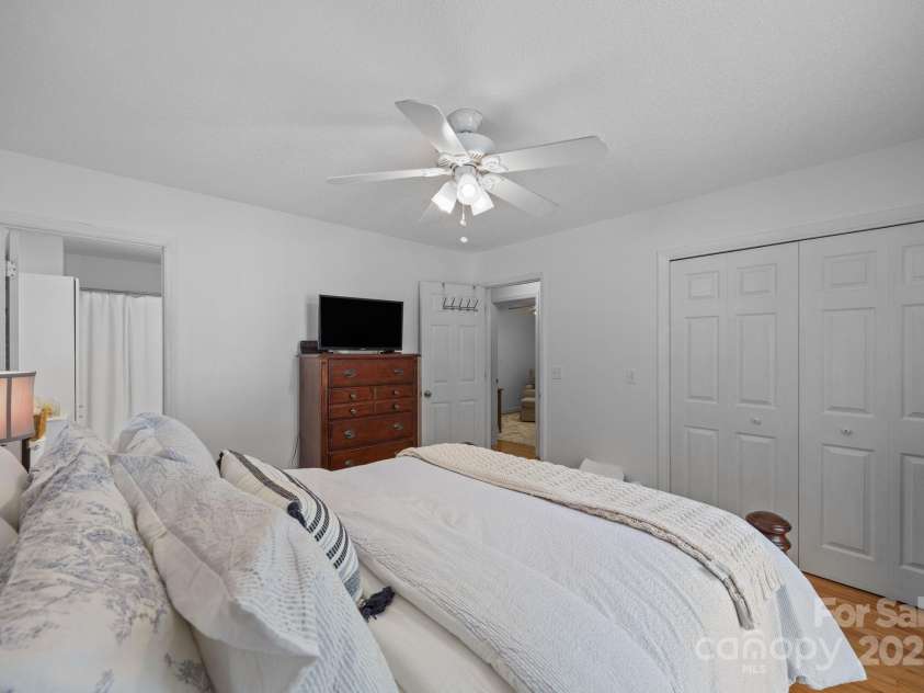 124 Lytle Cove Road, Swannanoa, NC 28778.  MLS# CAR4313522, YatesRealty ID 402. 