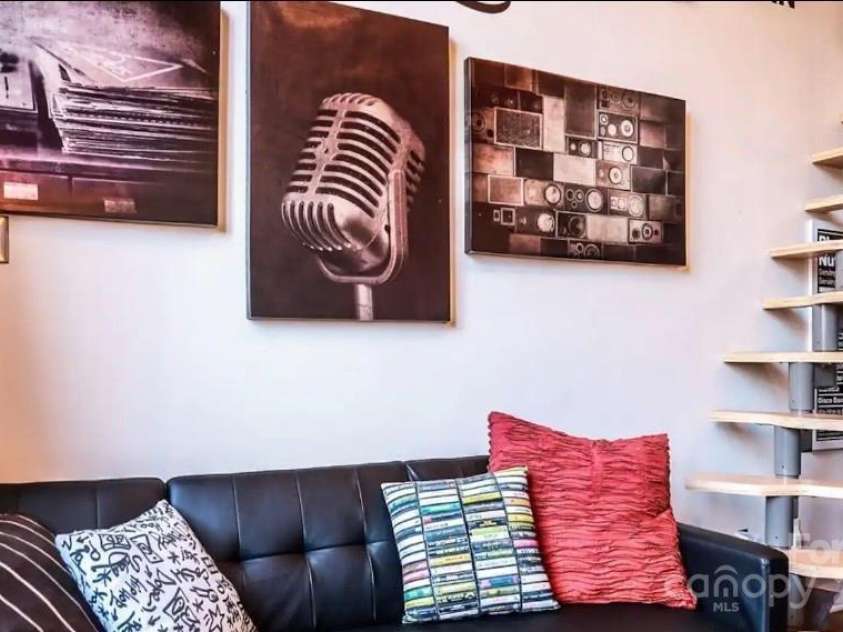 201 Hoskins Road, Charlotte, NC 28208.  MLS# CAR4247526, YatesRealty ID 402. 