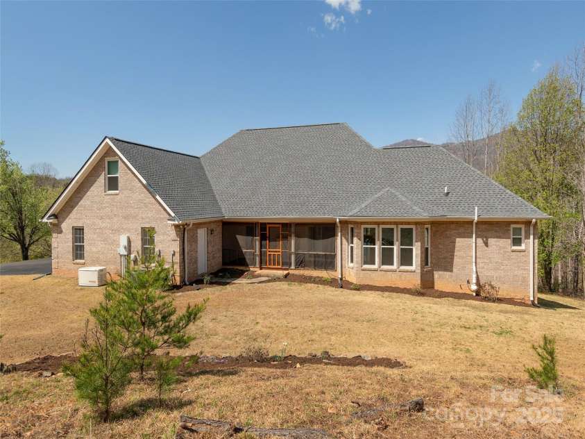 85 Rodaeo Drive, Columbus, NC 28722.  MLS# CAR4237413, YatesRealty ID 4020. 