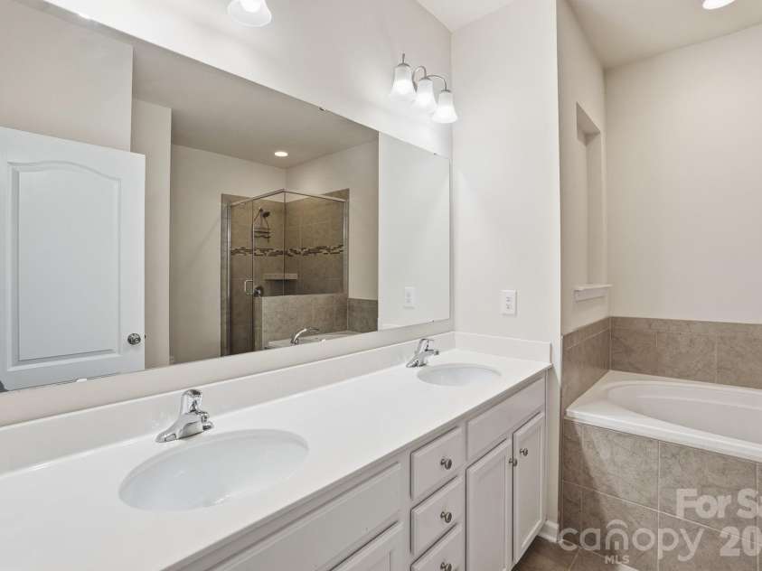 327 Annandale Drive, Fort Mill, SC 29708.  MLS# CAR4387061, YatesRealty ID 40200. Primary ensuite bath