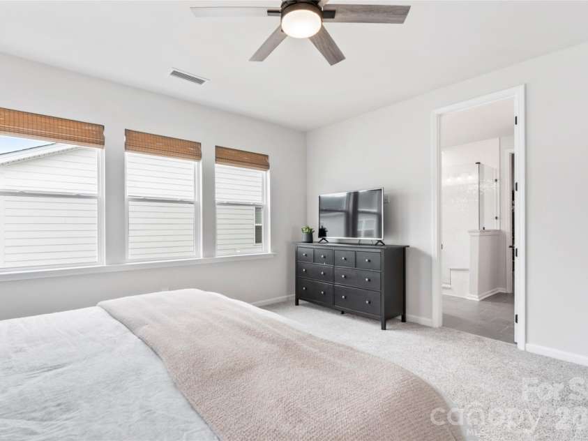 5730 Clear Creek Lane, Charlotte, NC 28215.  MLS# CAR4344407, YatesRealty ID 40203. 