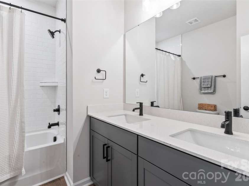 5730 Clear Creek Lane, Charlotte, NC 28215.  MLS# CAR4344407, YatesRealty ID 40203. 