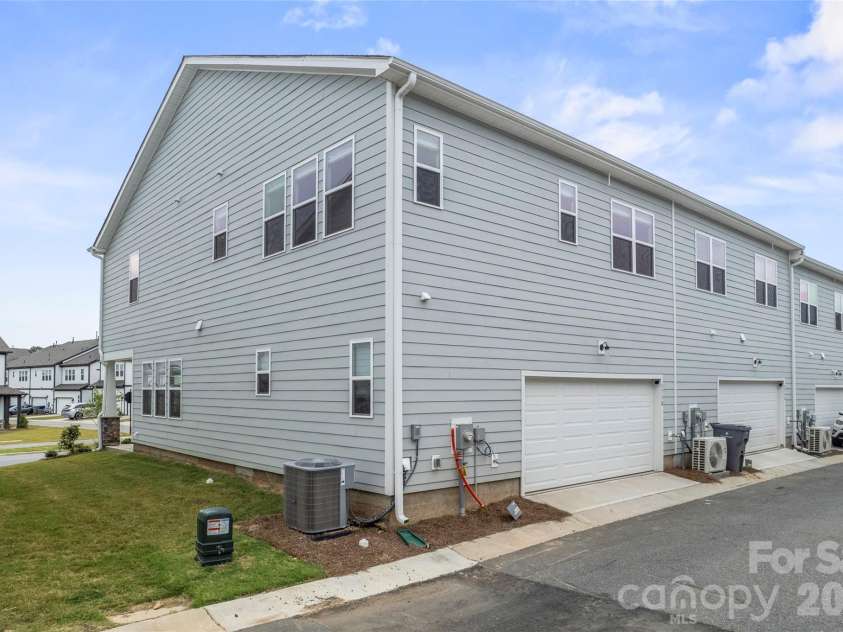 5730 Clear Creek Lane, Charlotte, NC 28215.  MLS# CAR4344407, YatesRealty ID 40203. 