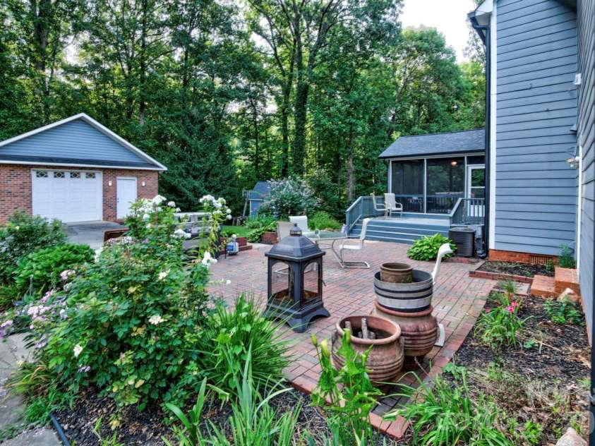2823 Ridgehaven Court, Gastonia, NC 28054.  MLS# CAR4408700, YatesRealty ID 40205. 