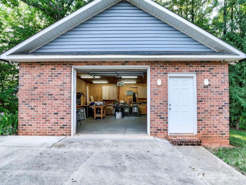 2823 Ridgehaven Court, Gastonia, NC 28054.  MLS# CAR4408700, YatesRealty ID 40205. 