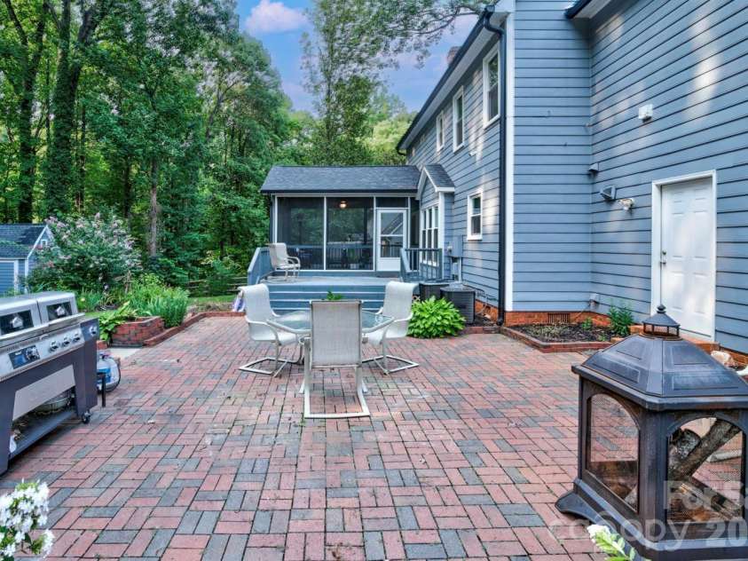 2823 Ridgehaven Court, Gastonia, NC 28054.  MLS# CAR4408700, YatesRealty ID 40205. 