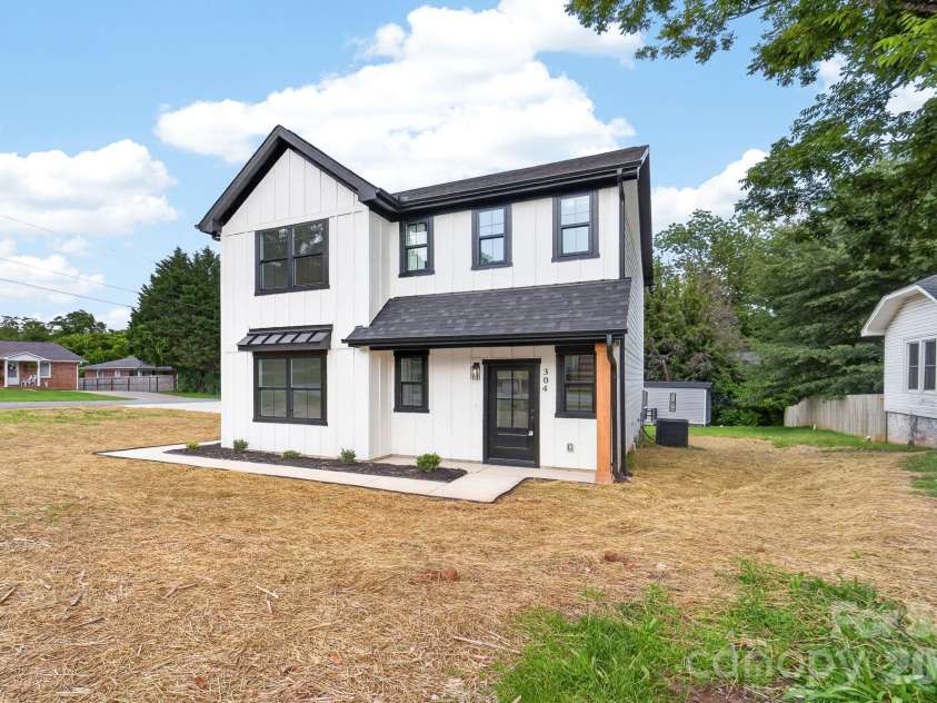 304 14th Street, Bessemer City, NC 28016.  MLS# CAR4388712, YatesRealty ID 40207. 