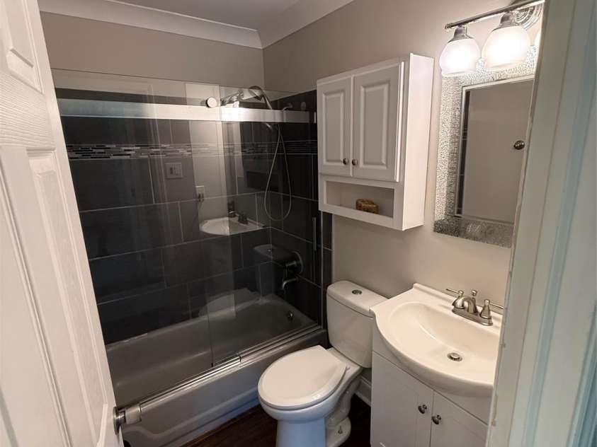 1945 Old Farm Road, Concord, NC 28025.  MLS# CAR4407239, YatesRealty ID 40208. Hall Bath