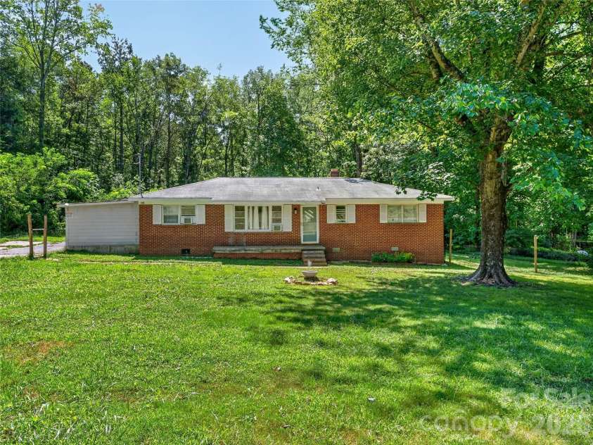 604 Belue Mill Road, Landrum, SC 29356.  MLS# CAR4408809, YatesRealty ID 40209. 