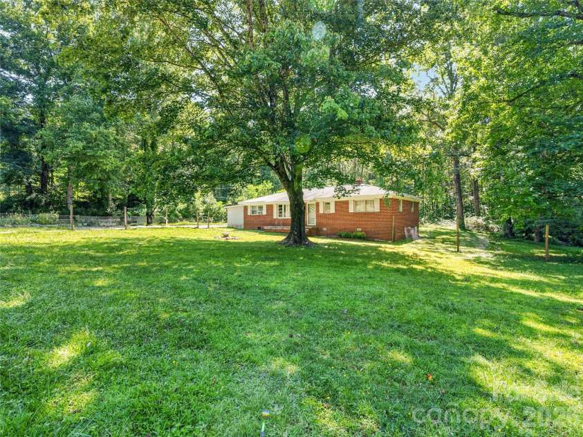 604 Belue Mill Road, Landrum, SC 29356.  MLS# CAR4408809, YatesRealty ID 40209. 