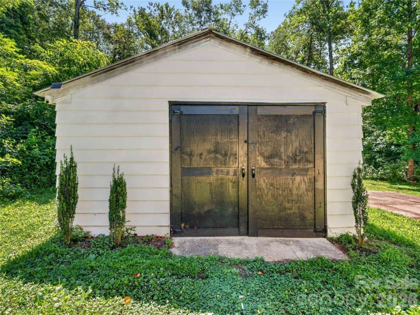 604 Belue Mill Road, Landrum, SC 29356.  MLS# CAR4408809, YatesRealty ID 40209. 