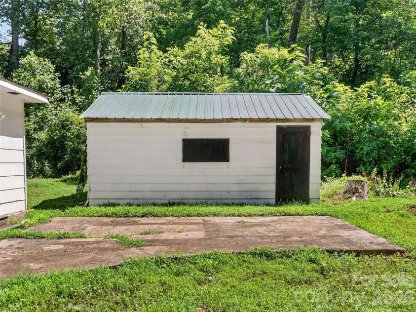 604 Belue Mill Road, Landrum, SC 29356.  MLS# CAR4408809, YatesRealty ID 40209. 