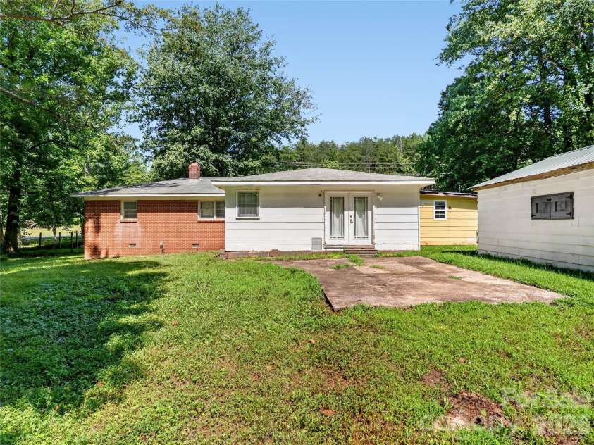 604 Belue Mill Road, Landrum, SC 29356.  MLS# CAR4408809, YatesRealty ID 40209. 