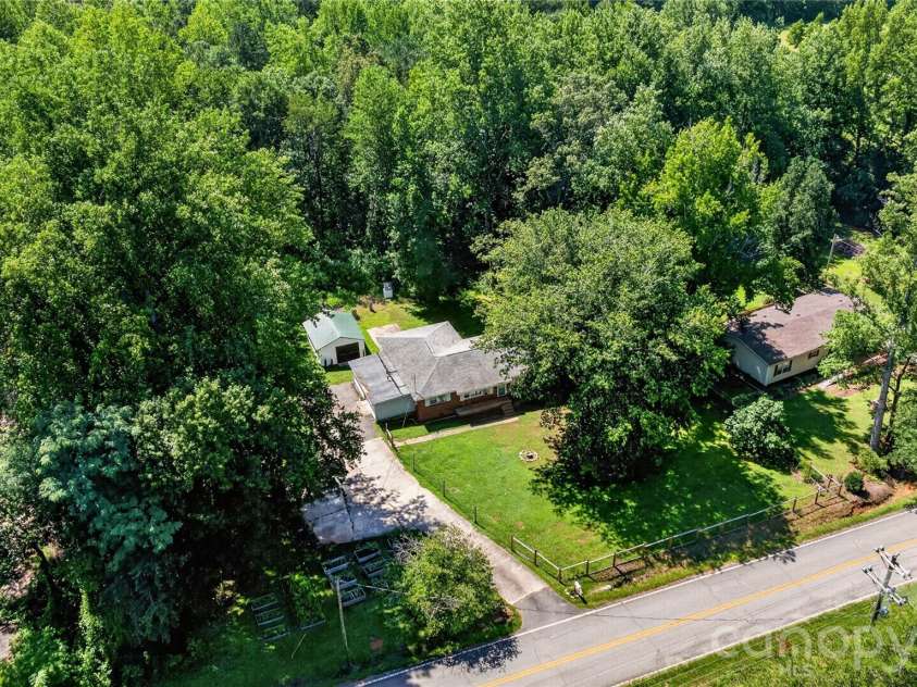 604 Belue Mill Road, Landrum, SC 29356.  MLS# CAR4408809, YatesRealty ID 40209. 