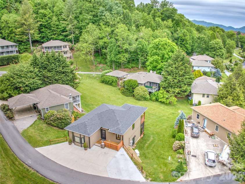 47 Winghaven Heights, Waynesville, NC 28786.  MLS# CAR4398121, YatesRealty ID 4021. 